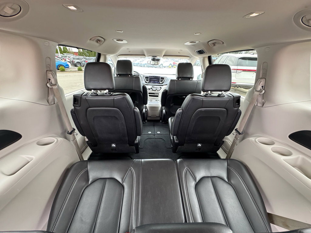 Used 2023 Chrysler Pacifica Touring-L FWD image 20