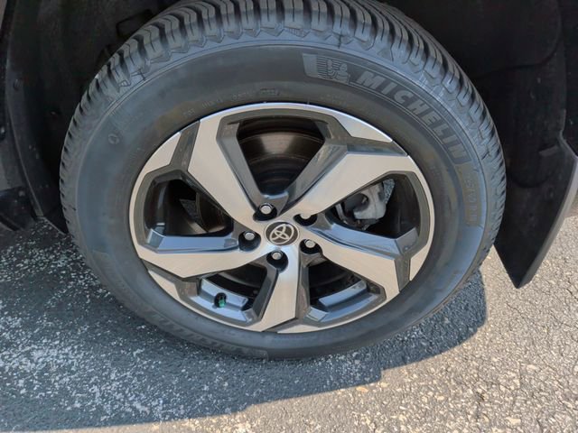 Used 2022 Toyota RAV4 SE w/ Weather & Moonroof Package AWD/4WD image 32