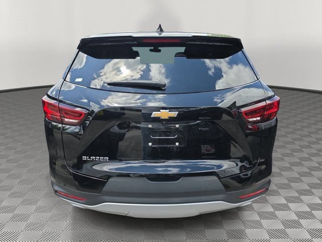 Used 2024 Chevrolet Blazer LT FWD image 5
