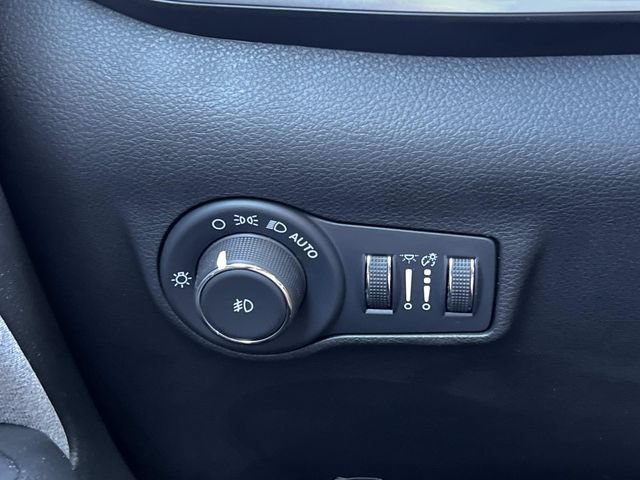 Used 2022 Jeep Compass Latitude w/ Convenience Group AWD/4WD image 28