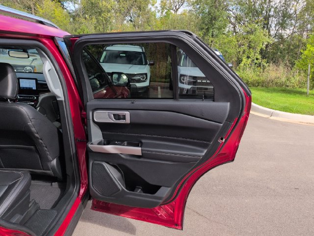 Certified 2023 Ford Explorer Limited AWD/4WD image 17