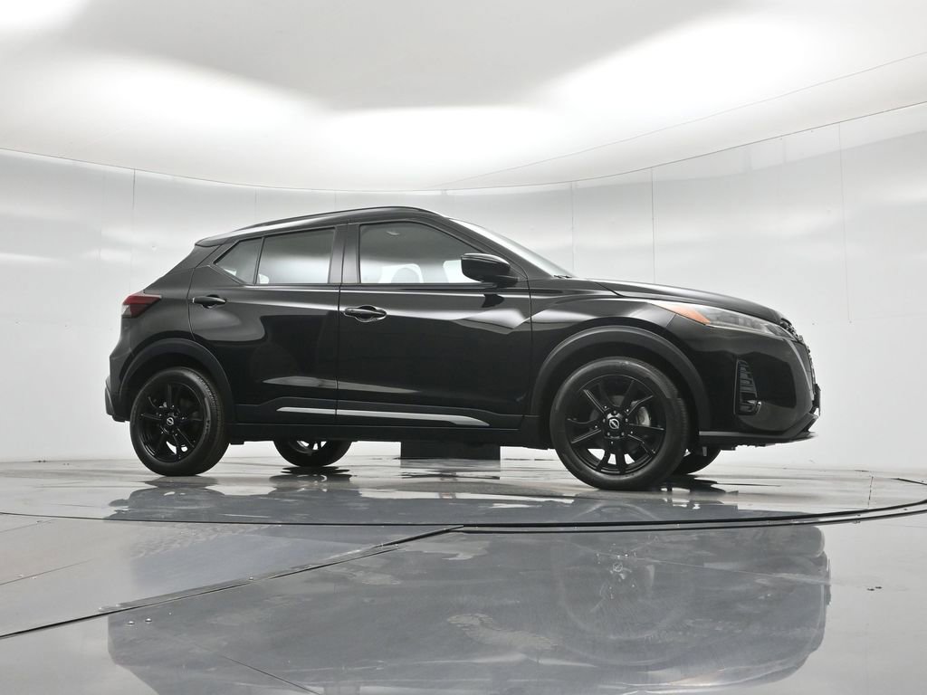 Used 2023 Nissan Kicks SR w/ SR Premium Package image 4