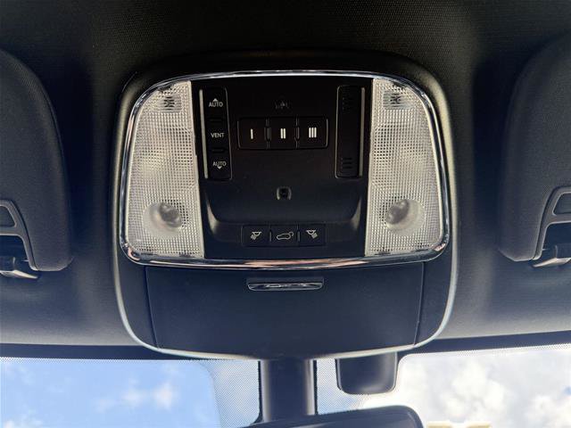 Used 2017 Jeep Grand Cherokee Altitude AWD/4WD image 23