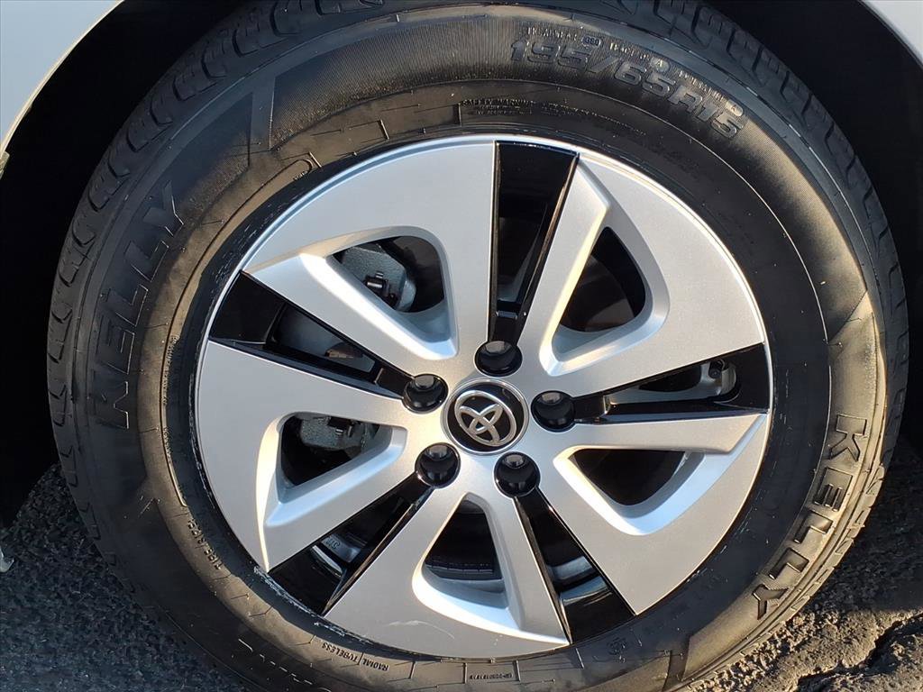 Used 2017 Toyota Prius Three image 8