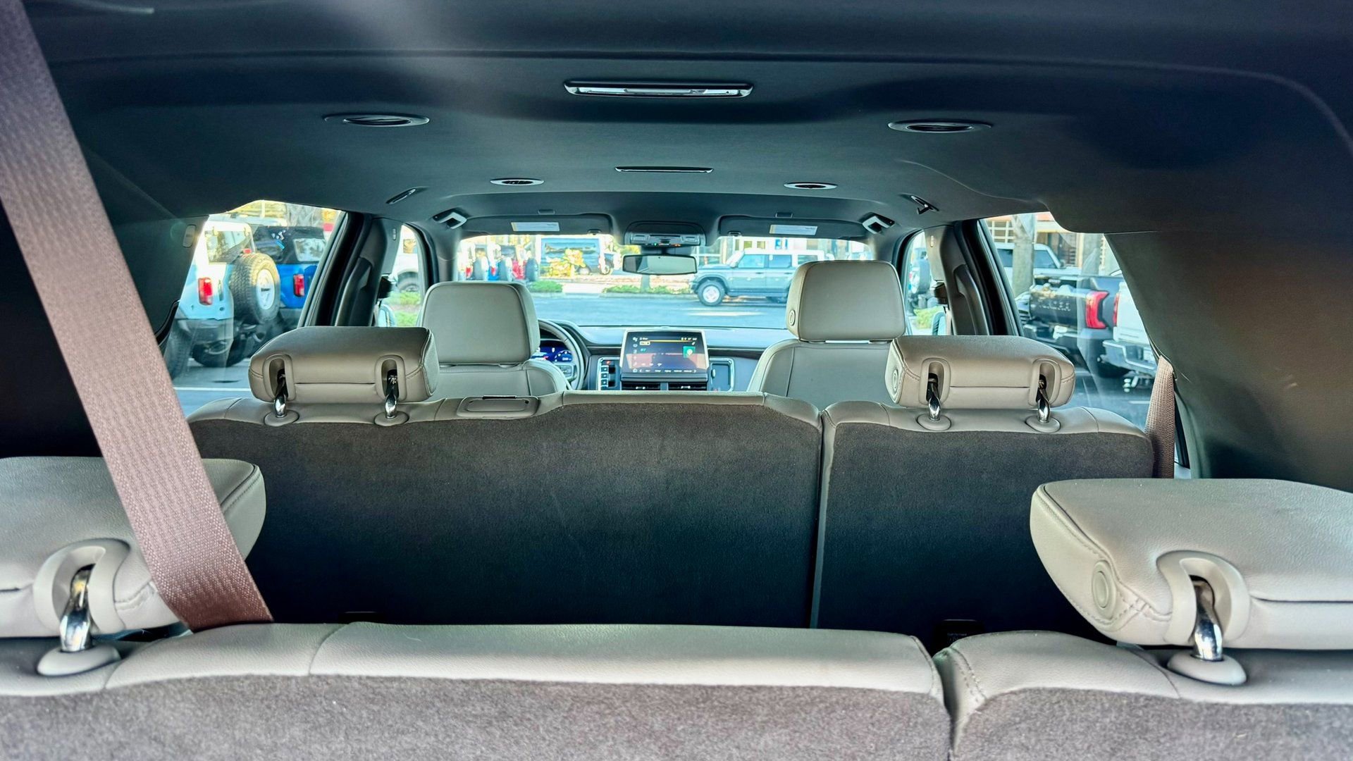 Used 2024 Chevrolet Suburban LT image 11