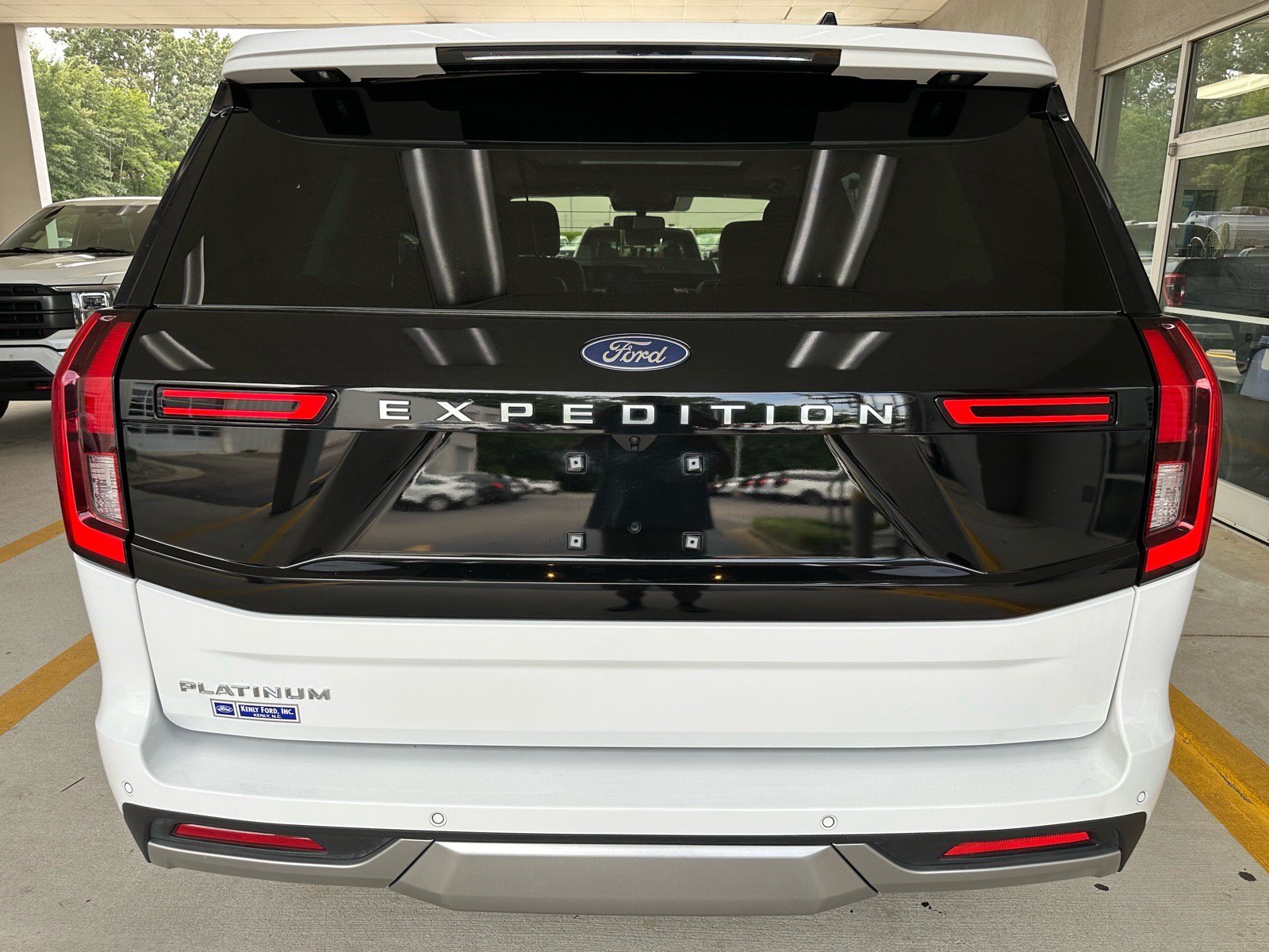 Certified 2025 Ford Expedition Platinum w/ Driver's Package AWD/4WD image 13