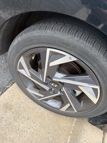 Used 2025 Hyundai Elantra Limited w/ Cargo Package image 6