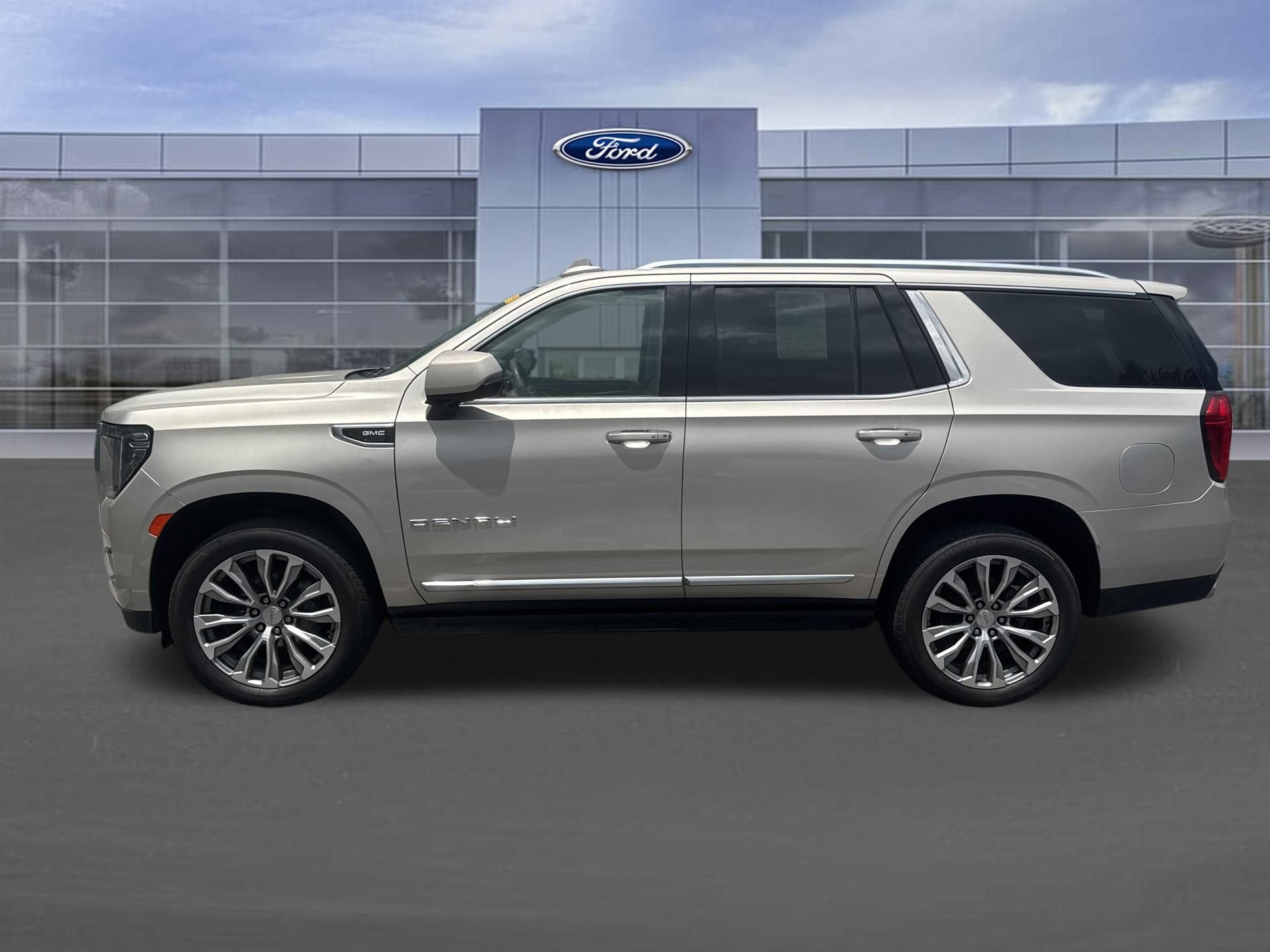 Used 2021 GMC Yukon Denali w/ Denali Premium Package AWD/4WD image 8