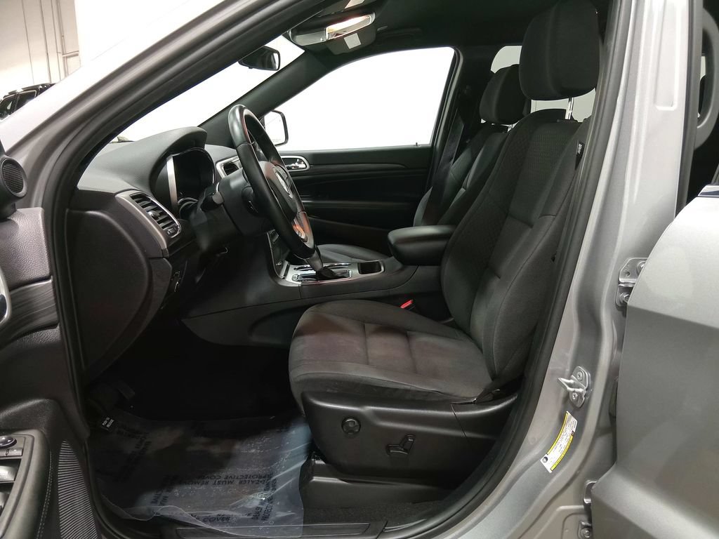 Used 2019 Jeep Grand Cherokee Laredo AWD/4WD image 15