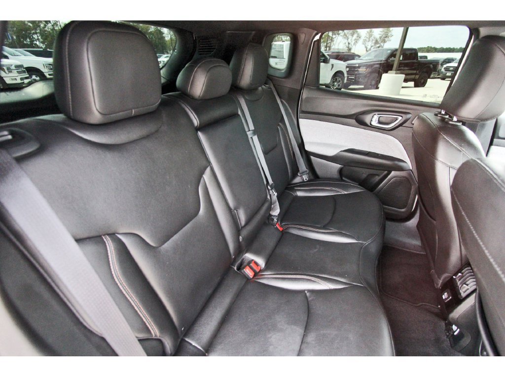 Used 2024 Jeep Compass Latitude w/ Sun and Sound Group AWD/4WD image 15