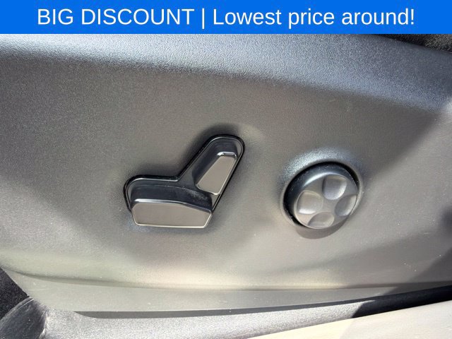 Used 2023 Chrysler Pacifica Touring-L FWD image 28