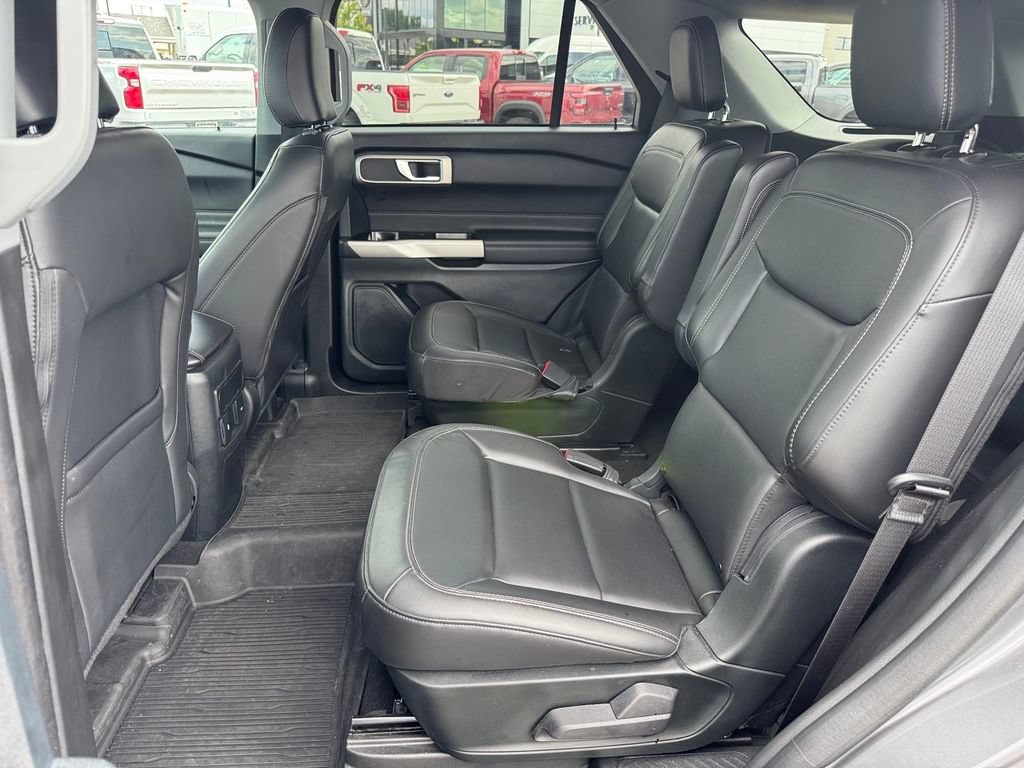 Certified 2023 Ford Explorer XLT w/ Equipment Group 202A AWD/4WD image 9