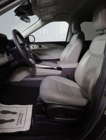 Certified 2025 Ford Explorer Active w/ Active Comfort Package AWD/4WD image 8