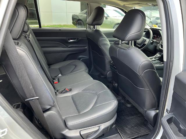 Used 2024 Toyota Grand Highlander Limited image 11