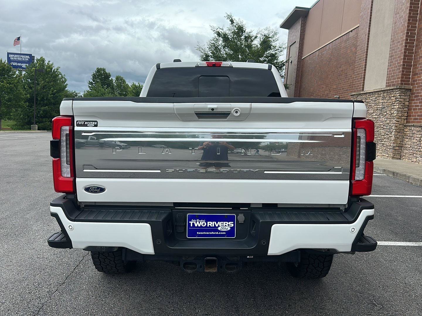 Certified 2023 Ford F250 Platinum w/ Tremor Off-Road Package AWD/4WD image 4