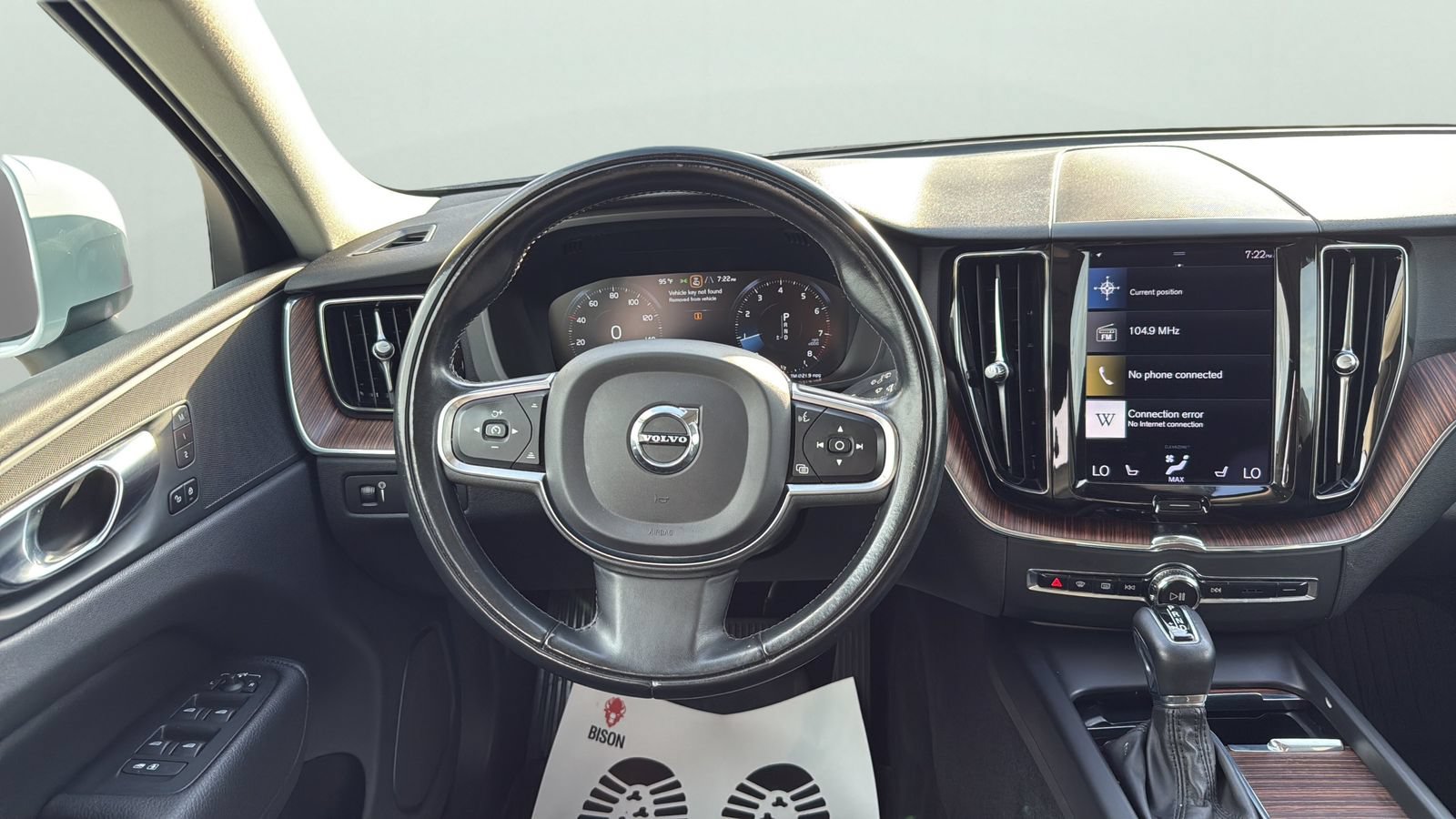 Used 2021 Volvo XC60 T5 Momentum w/ Premium Package AWD/4WD image 13