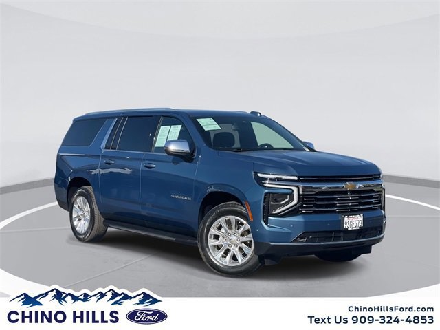 Used 2025 Chevrolet Suburban Premier image 1