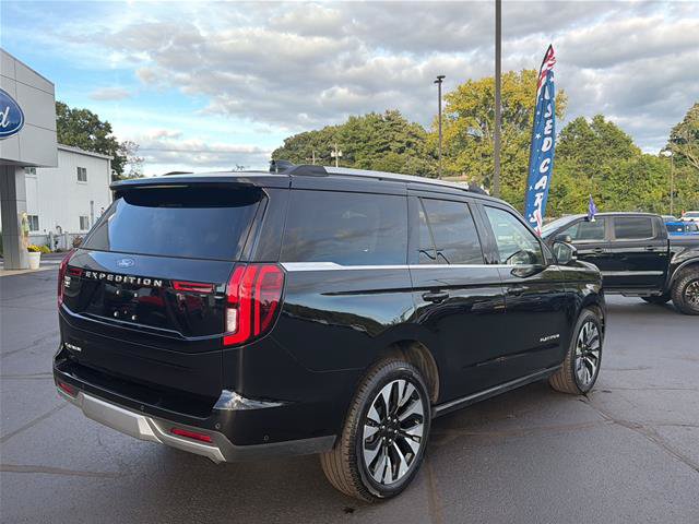 Certified 2025 Ford Expedition Platinum w/ Driver's Package AWD/4WD image 7