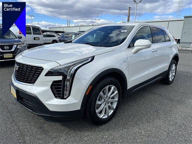 Used 2022 Cadillac XT4 Luxury w/ Cold Weather Package image 1