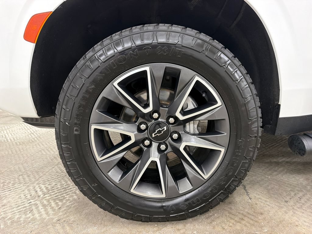 Used 2022 Chevrolet Tahoe Z71 w/ Luxury Package AWD/4WD image 14