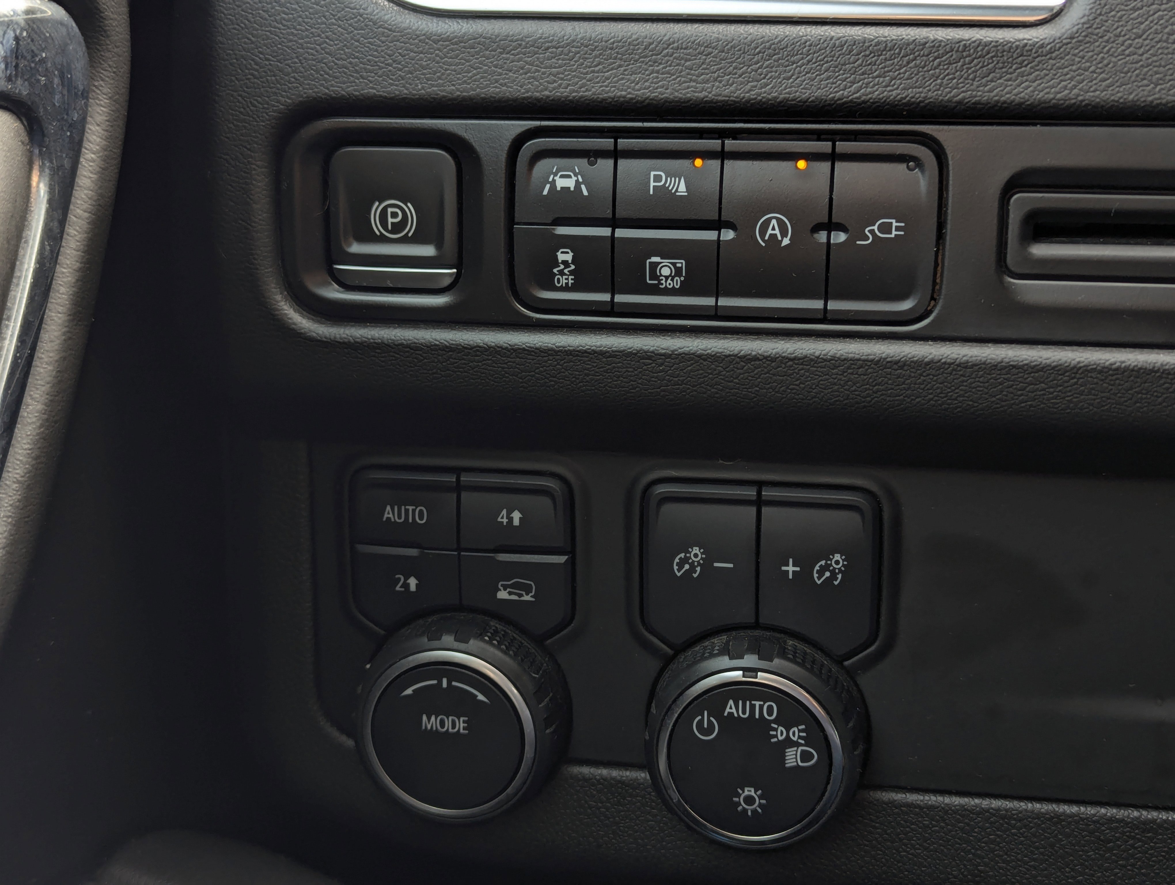 Used 2022 Chevrolet Tahoe LT w/ Luxury Package image 12