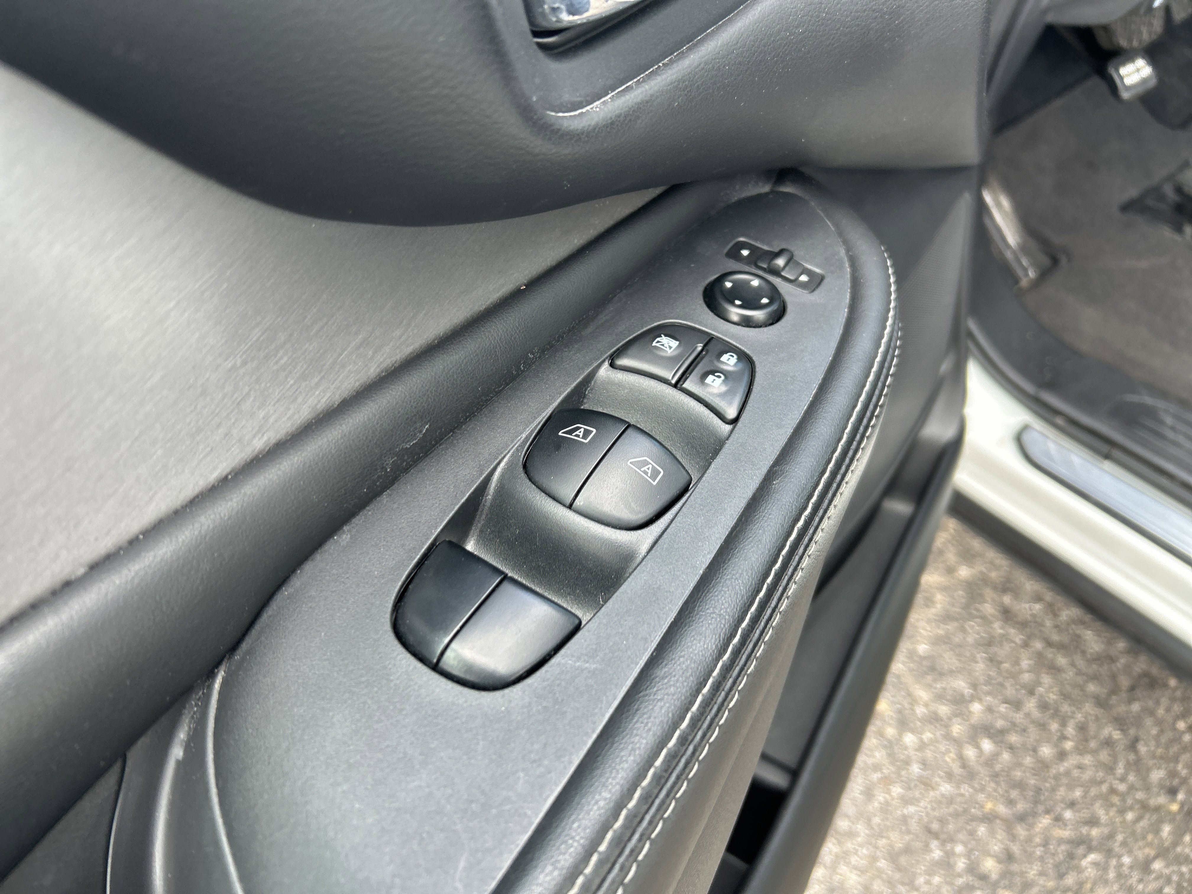 Used 2021 Nissan Murano SV image 17