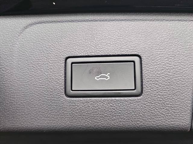 Used 2025 Volkswagen Atlas SE FWD image 13