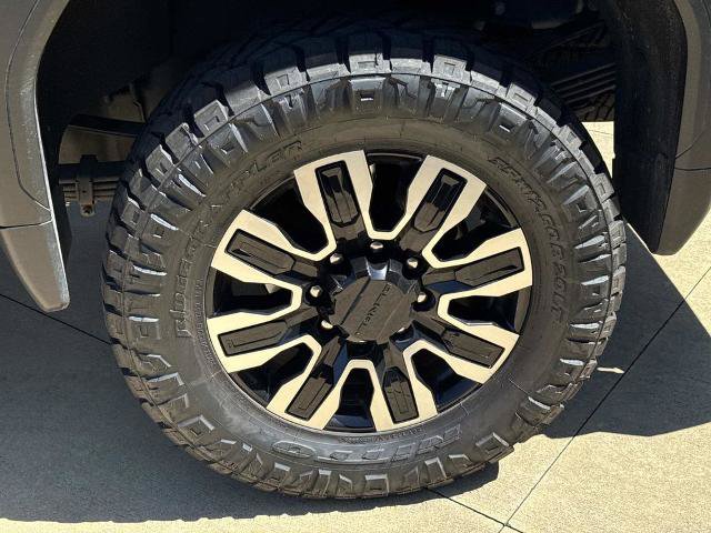 Used 2024 GMC Sierra 3500 Denali Ultimate AWD/4WD image 5