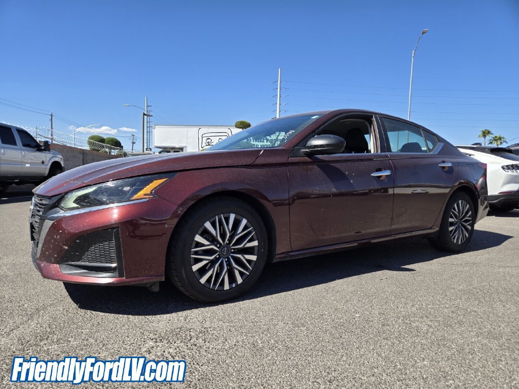Used 2025 Nissan Altima 2.5 SV FWD image 2