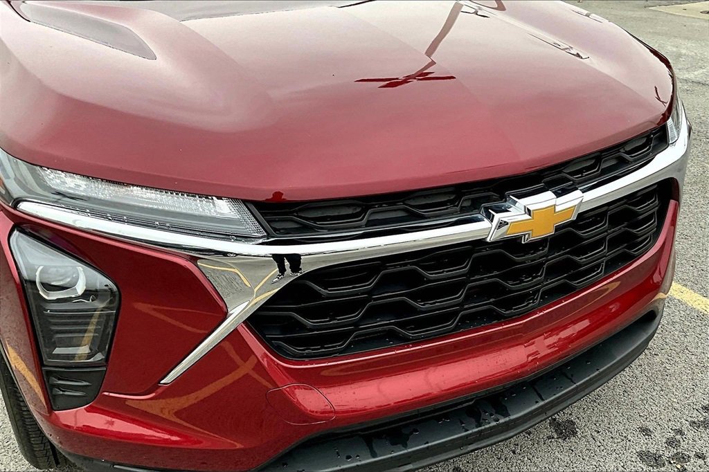 Used 2024 Chevrolet Trax LS w/ LS Convenience Package image 29