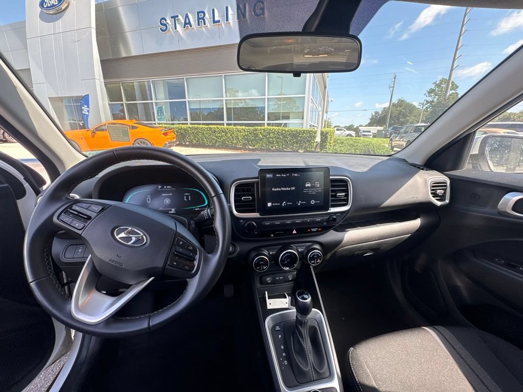 Used 2025 Hyundai Venue SEL FWD image 8