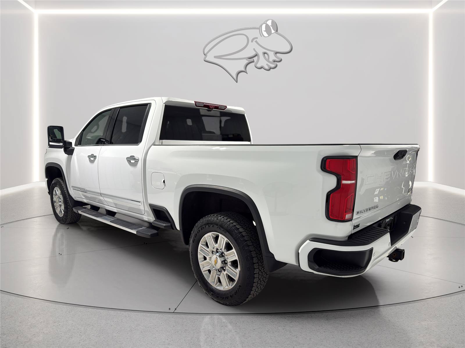 Used 2024 Chevrolet Silverado 2500 High Country w/ High Country Premium Package AWD/4WD image 3