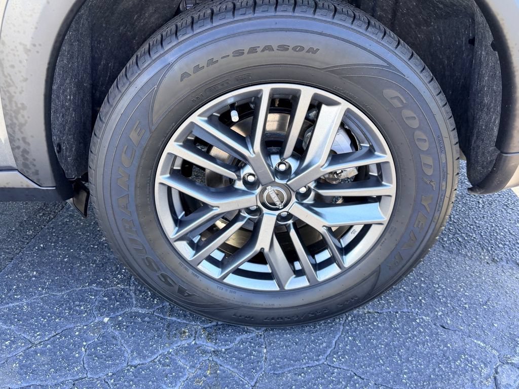 Used 2025 Nissan Rogue S AWD/4WD image 14