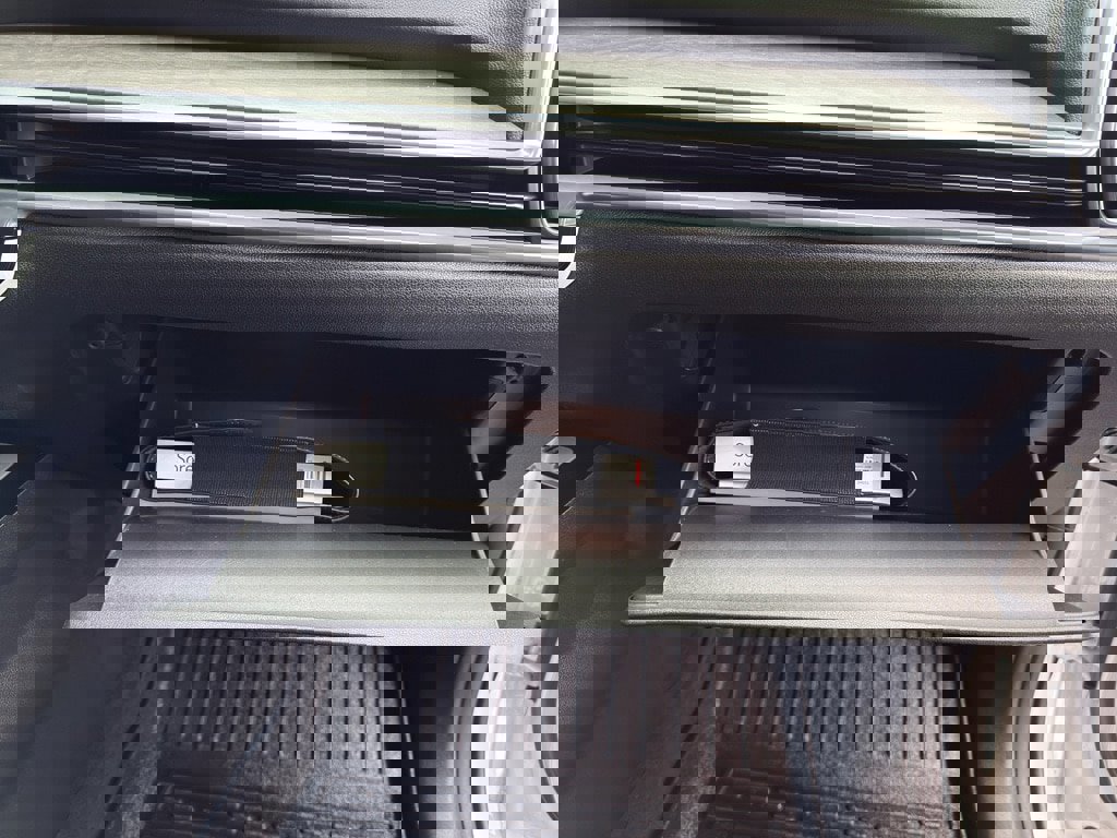 Used 2025 Kia Sorento SX image 32