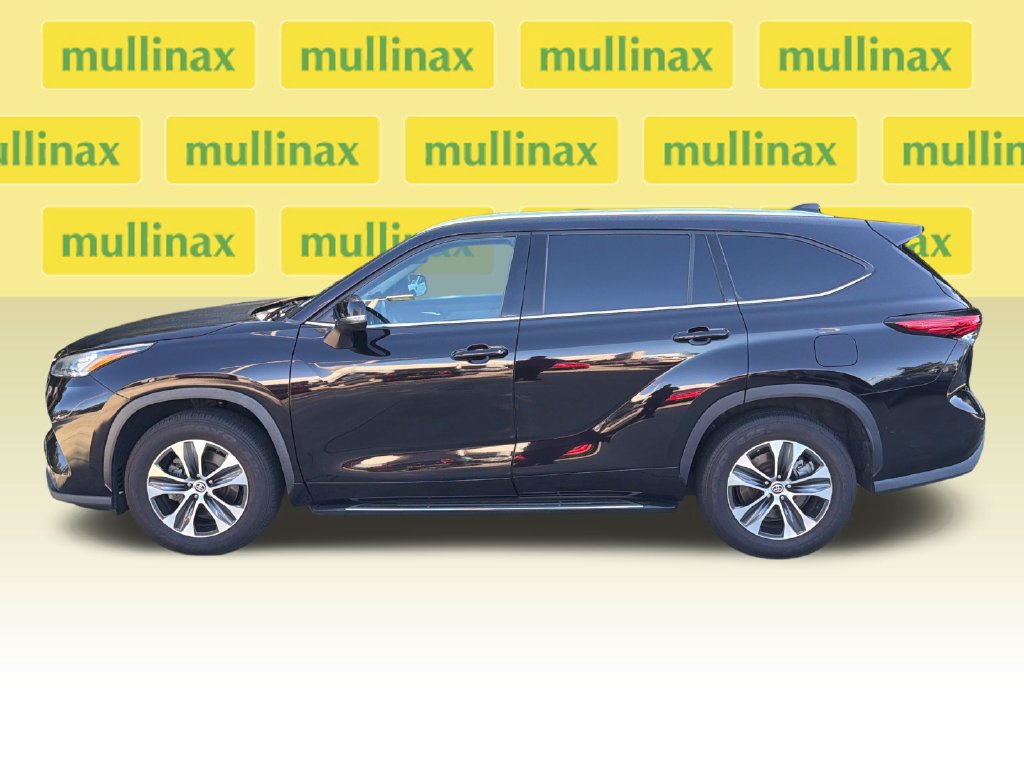 Used 2020 Toyota Highlander XLE FWD image 11