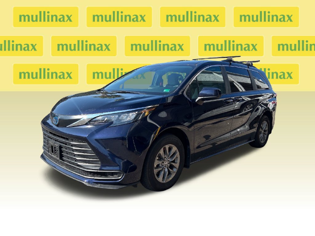 Used 2025 Toyota Sienna LE FWD image 6