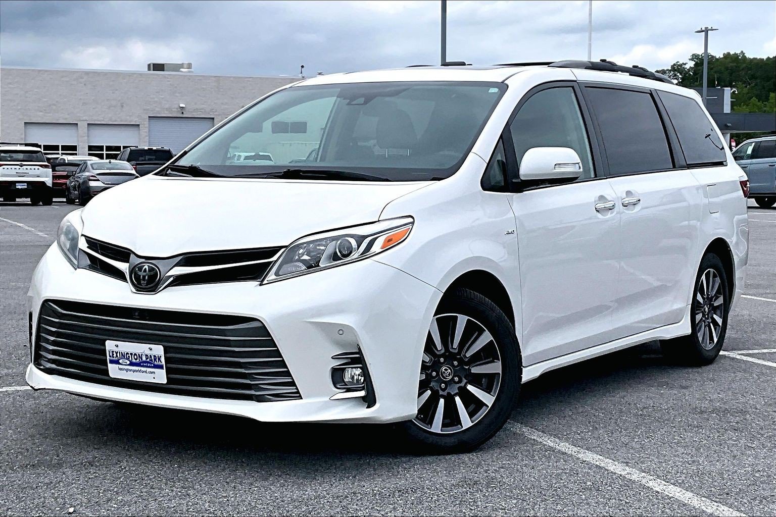 Used 2019 Toyota Sienna Limited Premium AWD/4WD image 3