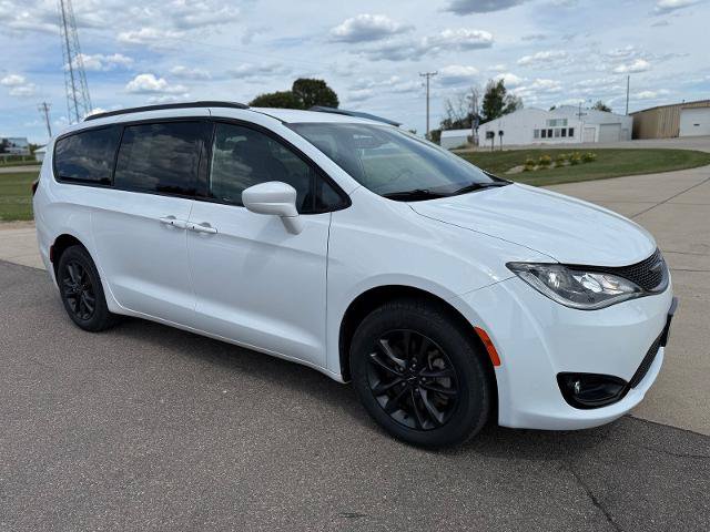 Used 2020 Chrysler Pacifica Touring-L AWD/4WD image 10