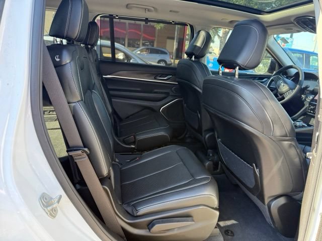 Used 2023 Jeep Grand Cherokee L Limited w/ Luxury Tech Group II AWD/4WD image 13