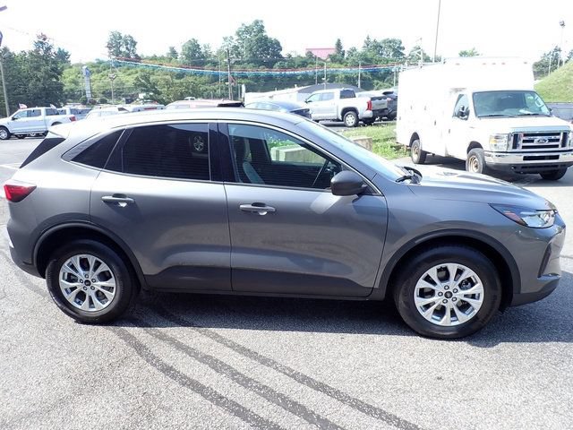 Certified 2023 Ford Escape Active AWD/4WD image 9