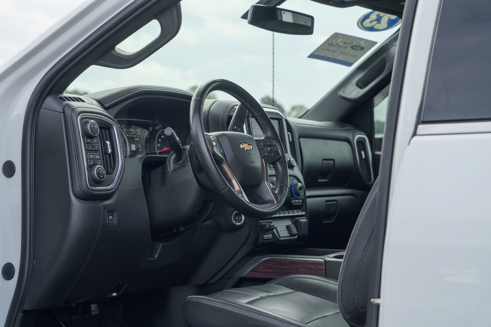 Used 2023 Chevrolet Silverado 2500 High Country AWD/4WD image 18