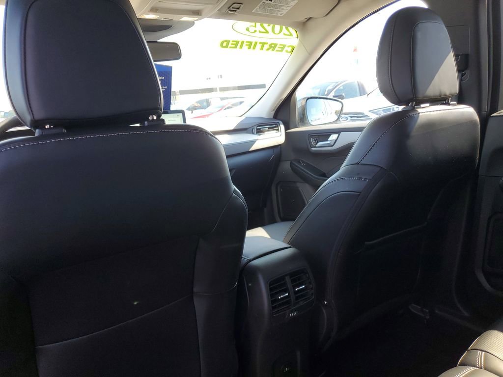 Certified 2025 Ford Escape Platinum AWD/4WD image 33