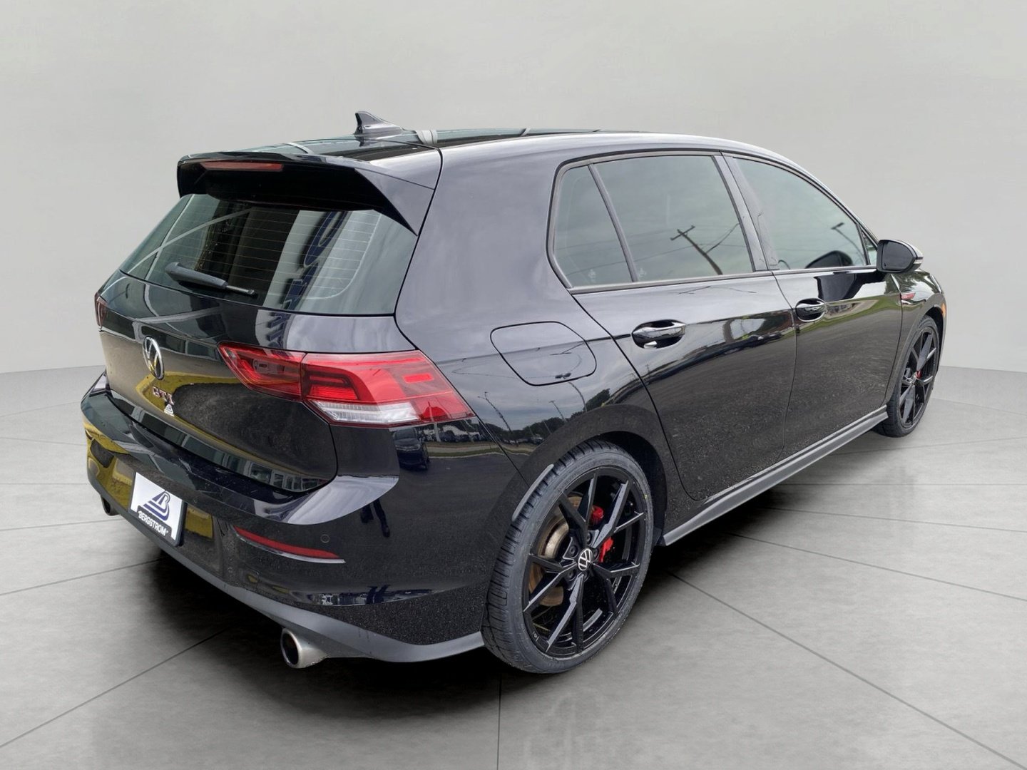 Used 2024 Volkswagen GTI SE FWD image 10