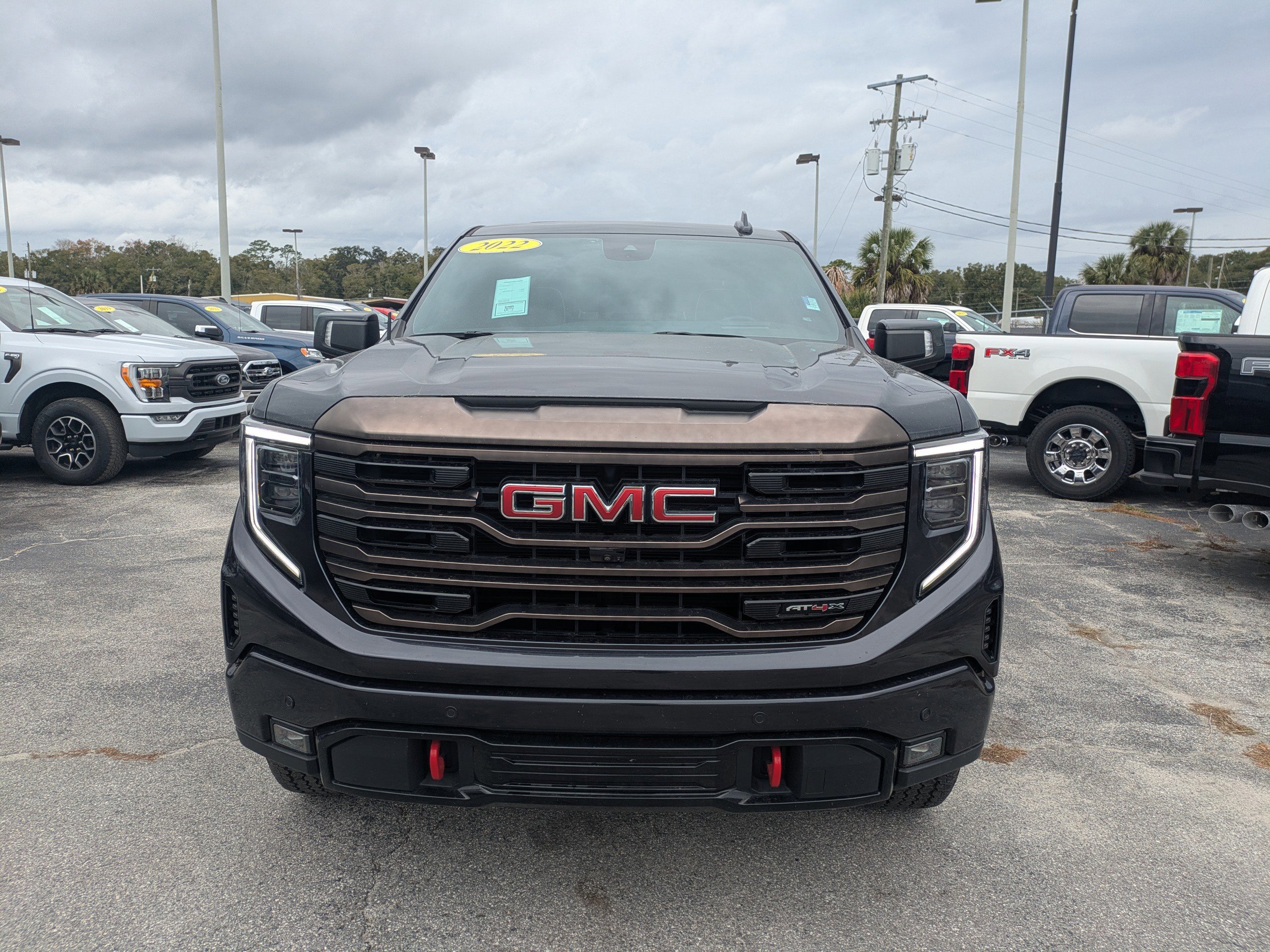 Used 2022 GMC Sierra 1500 AT4X image 9