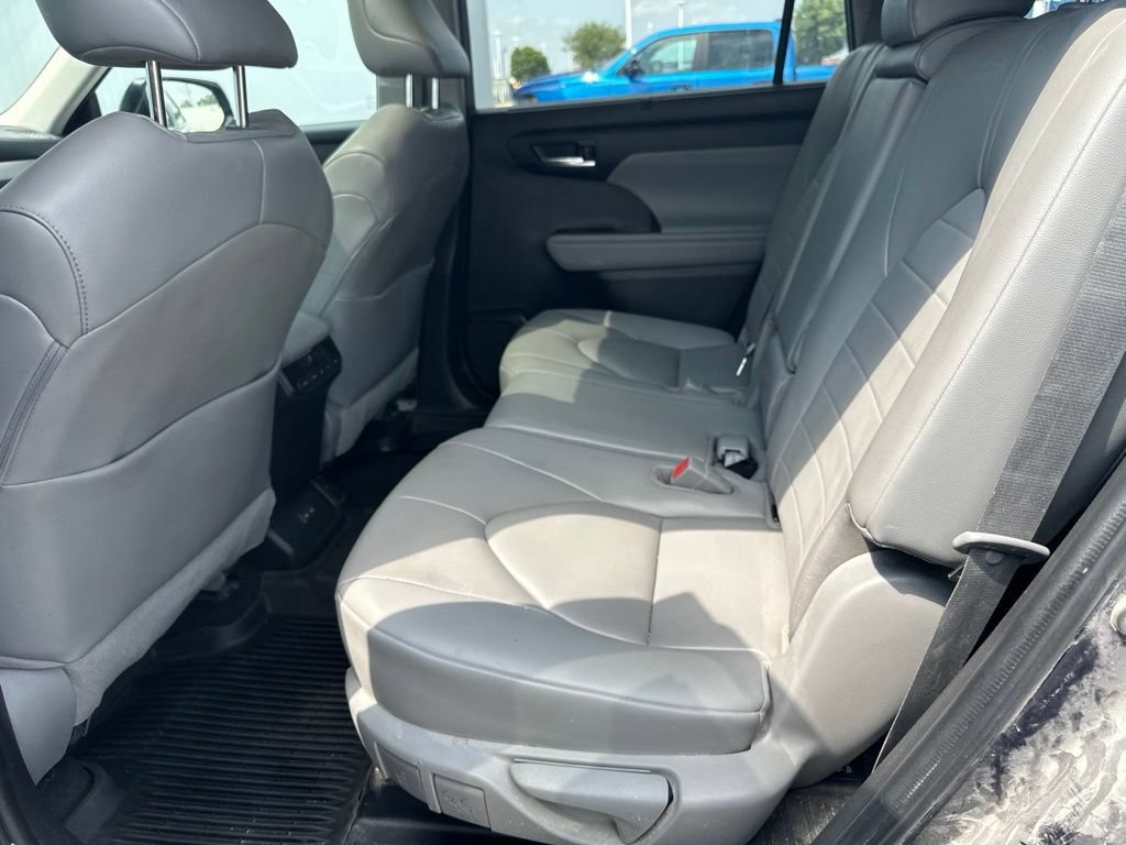 Used 2023 Toyota Highlander XLE AWD/4WD image 18