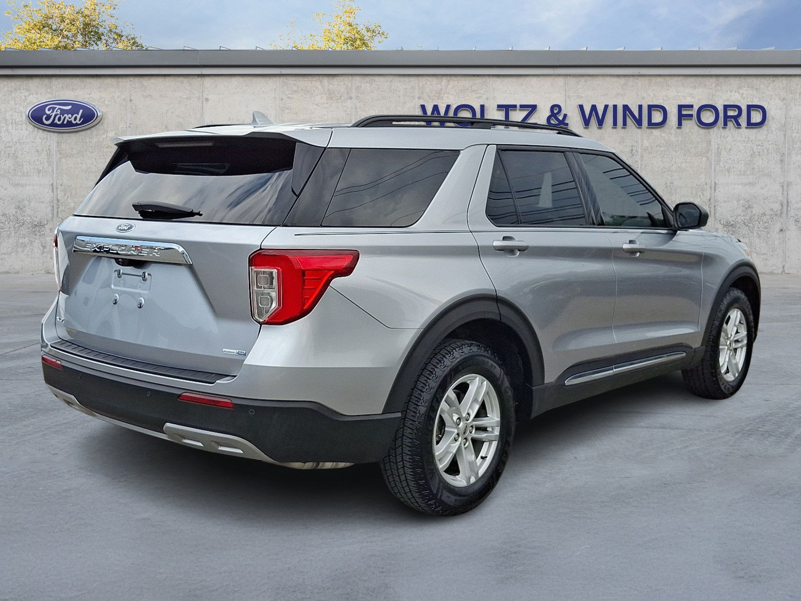 Certified 2020 Ford Explorer XLT w/ Equipment Group 202A AWD/4WD image 6