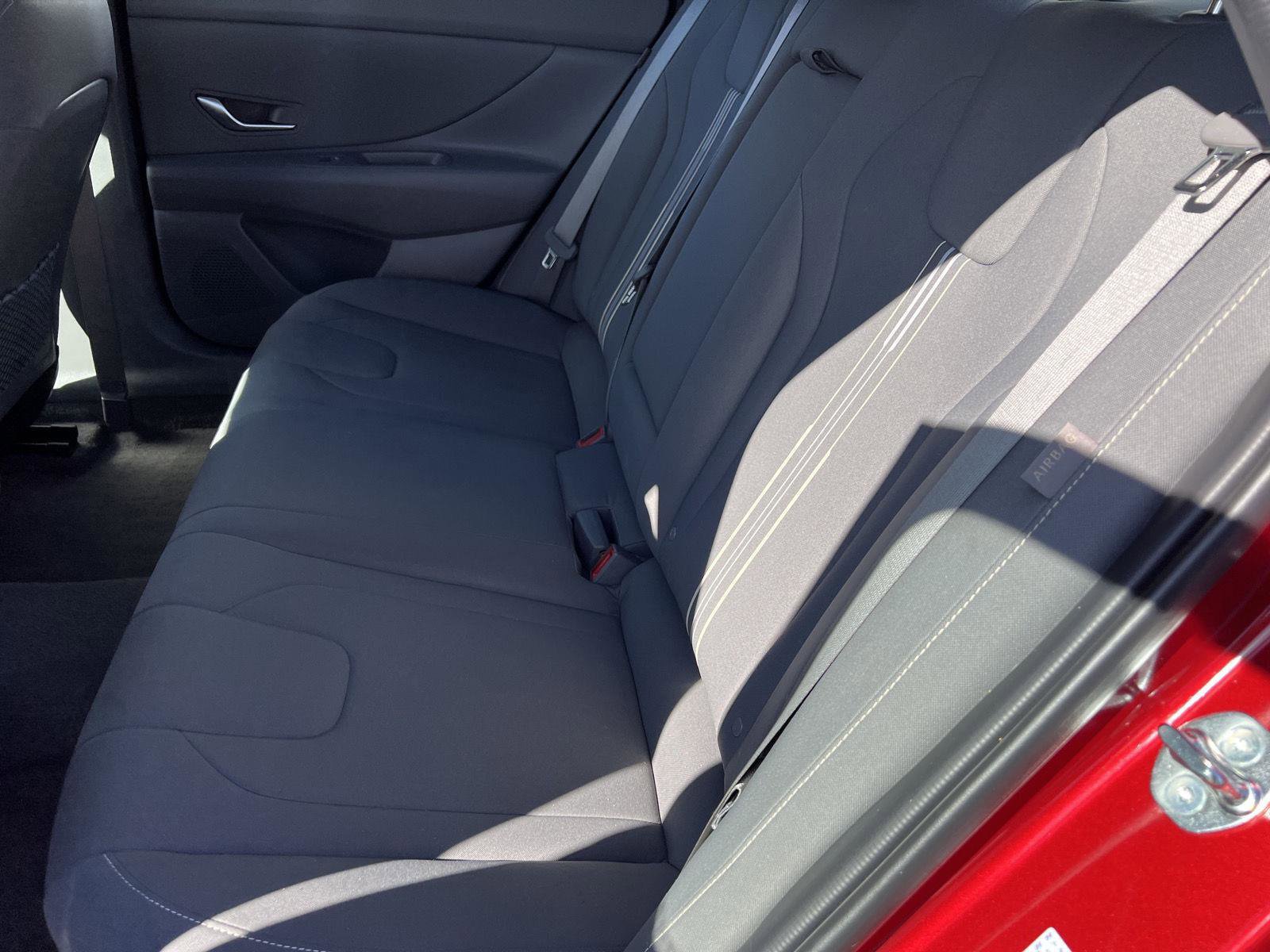 Used 2024 Hyundai Elantra SEL w/ Convenience Package image 9