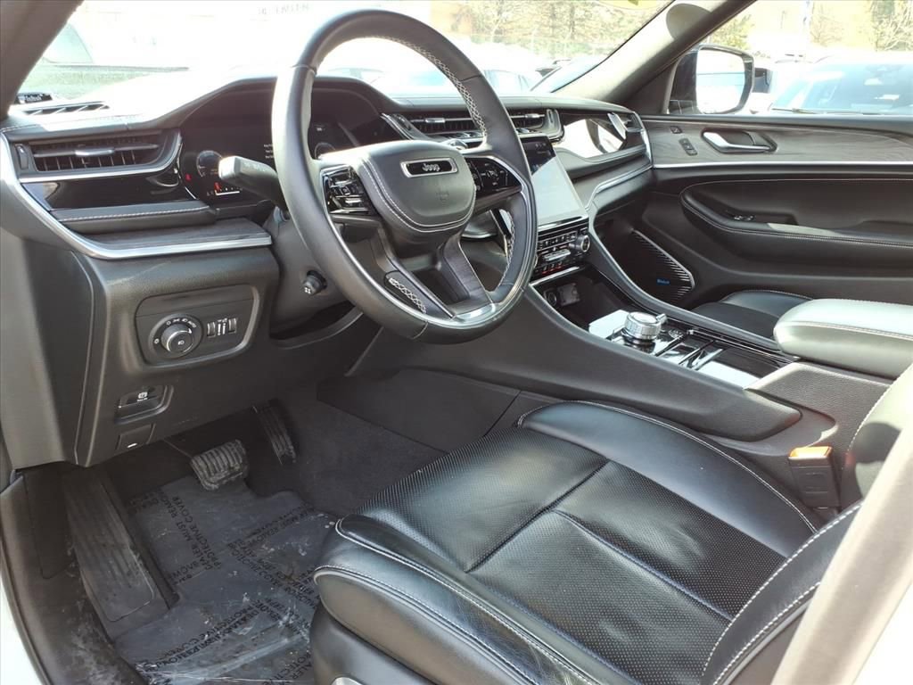 Used 2022 Jeep Grand Cherokee Overland w/ Luxury Tech Group IV image 12