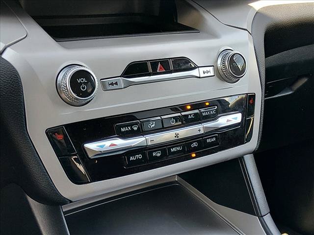 Certified 2023 Ford Explorer XLT RWD image 21