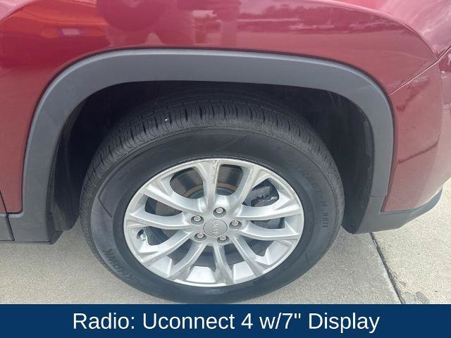 Used 2021 Jeep Cherokee Latitude FWD image 10